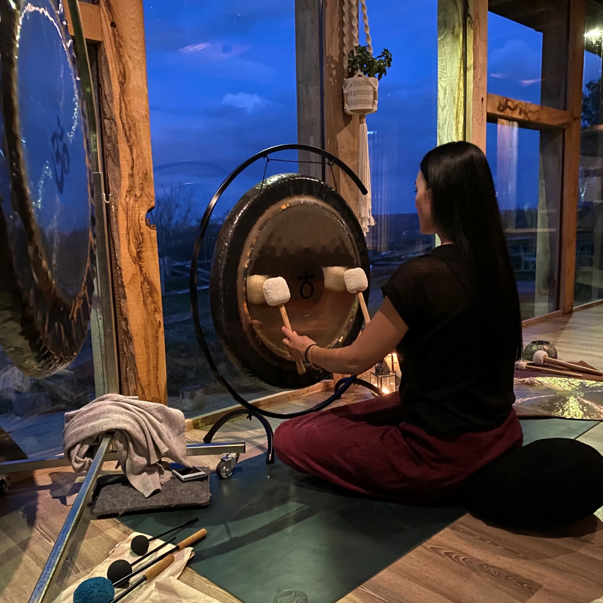 Nizels -  October Gong Bath Evening