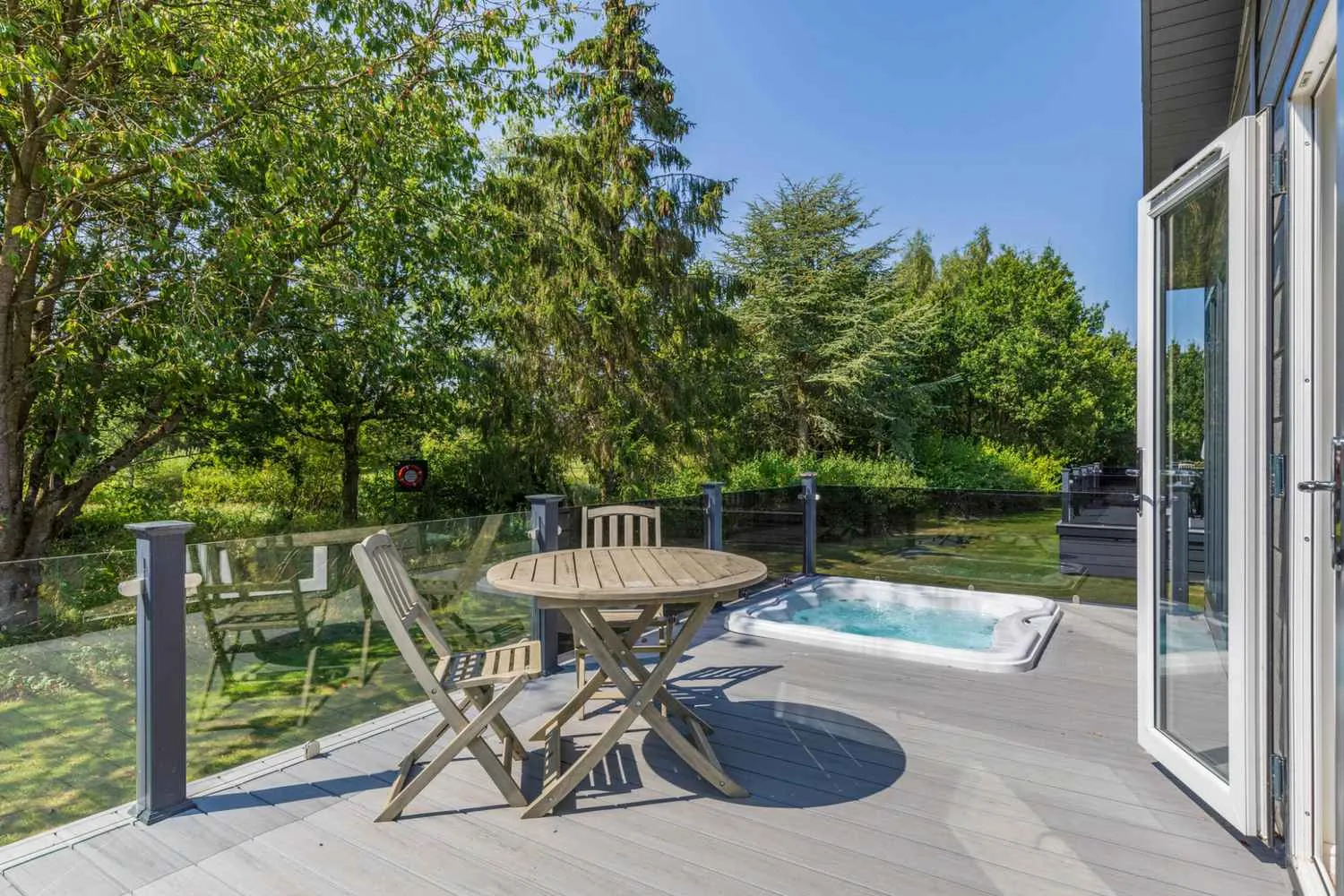outdoor hot tub